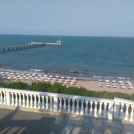 Flora Beach 3