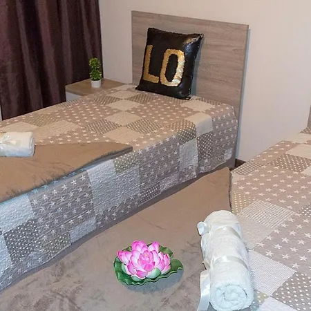 Flora Beach 3 Apartment