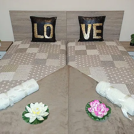 Flora Beach 3 *