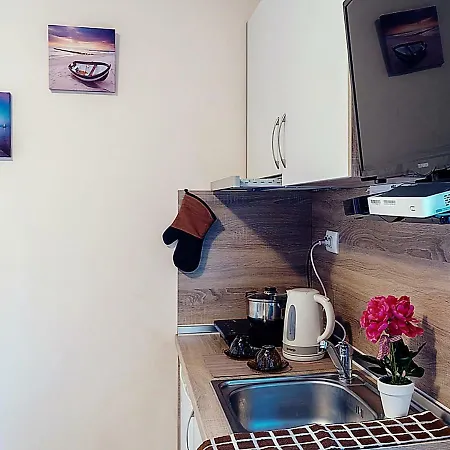 Apartment Flora Beach 3 *